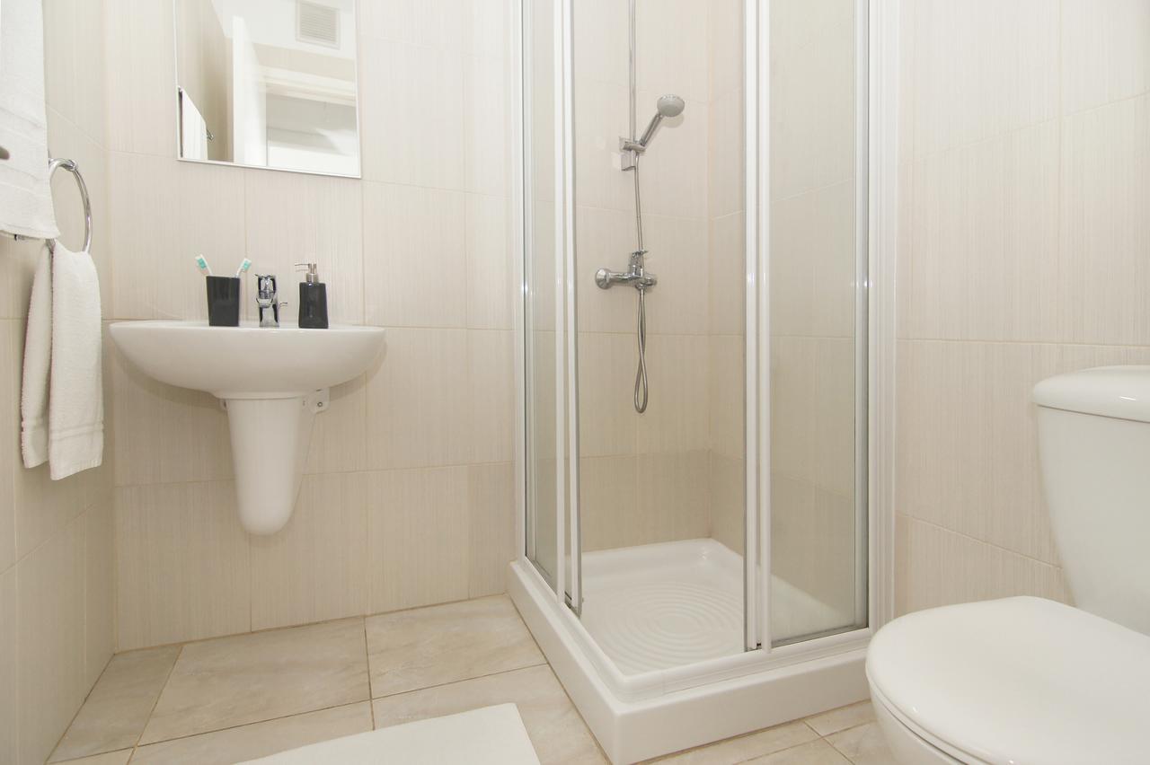 Amber - Coralli Beachfront Apartment Protaras Esterno foto